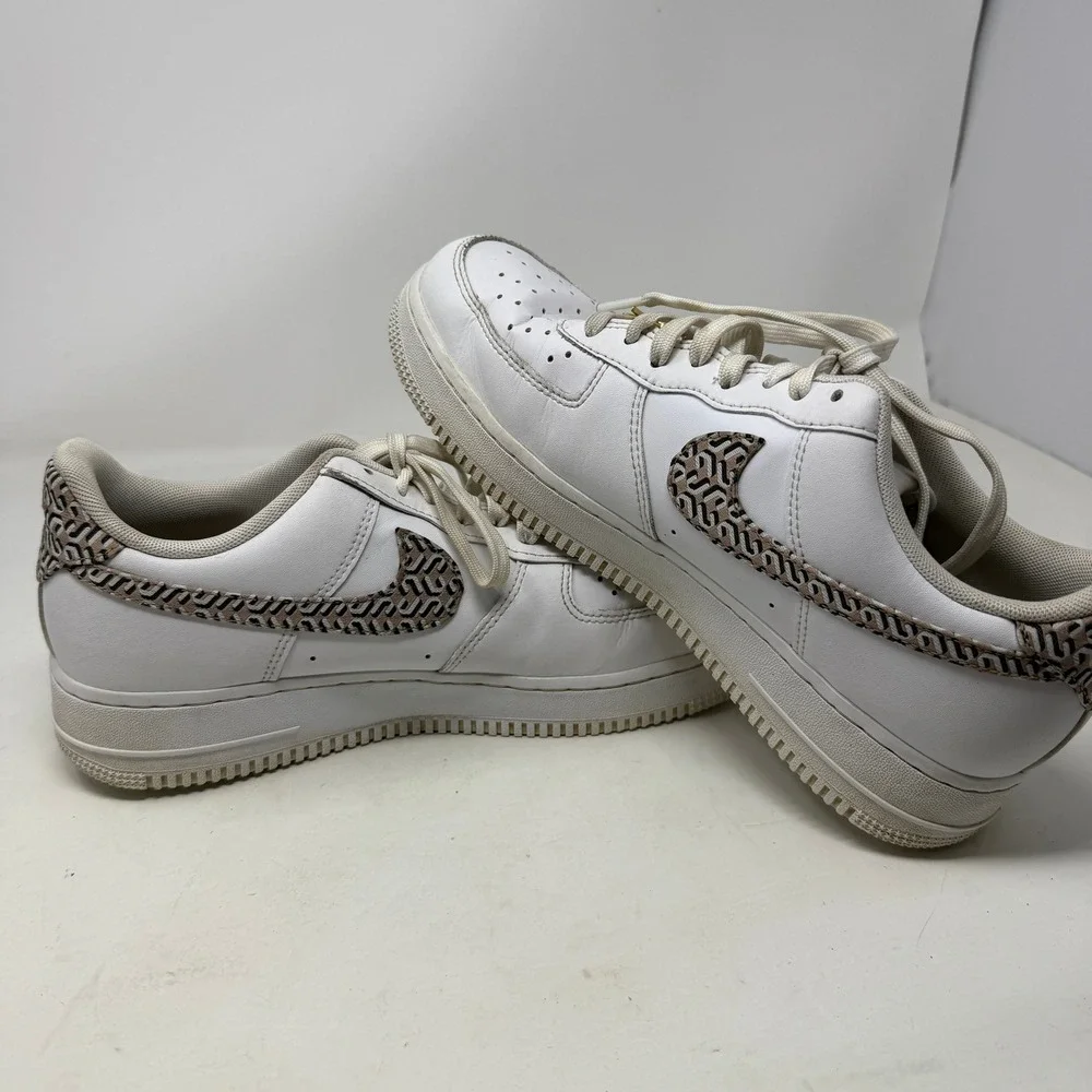 Nike Air Force 1 07 SE Women 10 White Sanddrift Geometric DZ2709-100 EUC